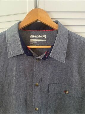 Avalanche Men's Heathered Navy Chambray Button-Down Shirt